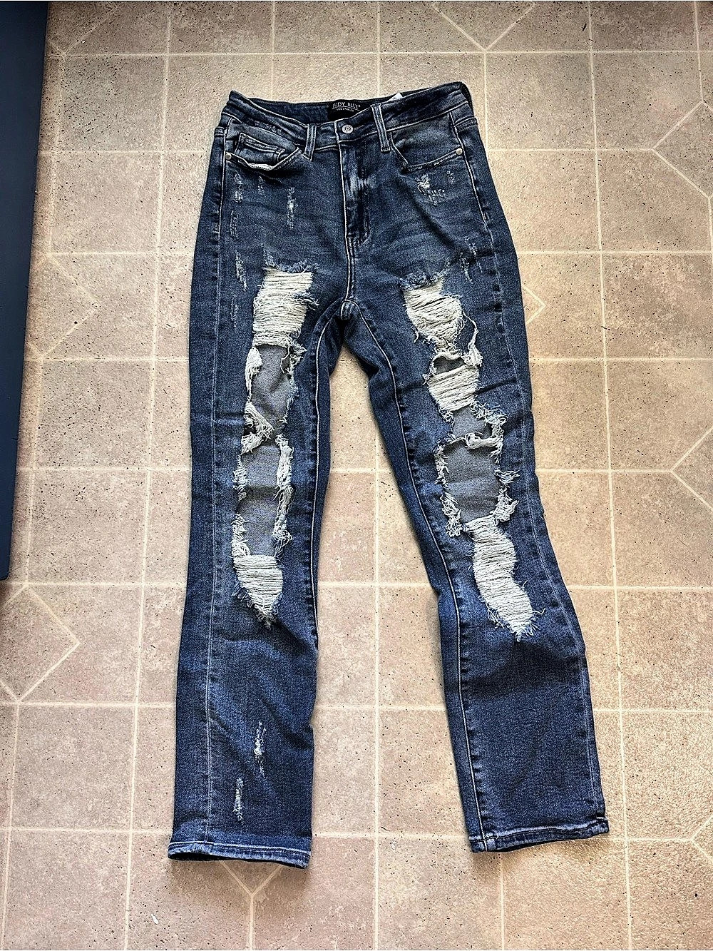 ✨Judy Blue Straight Fit Distressed Straight Leg Blue Waist 27✨